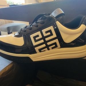 Givenchy EU43 black and white